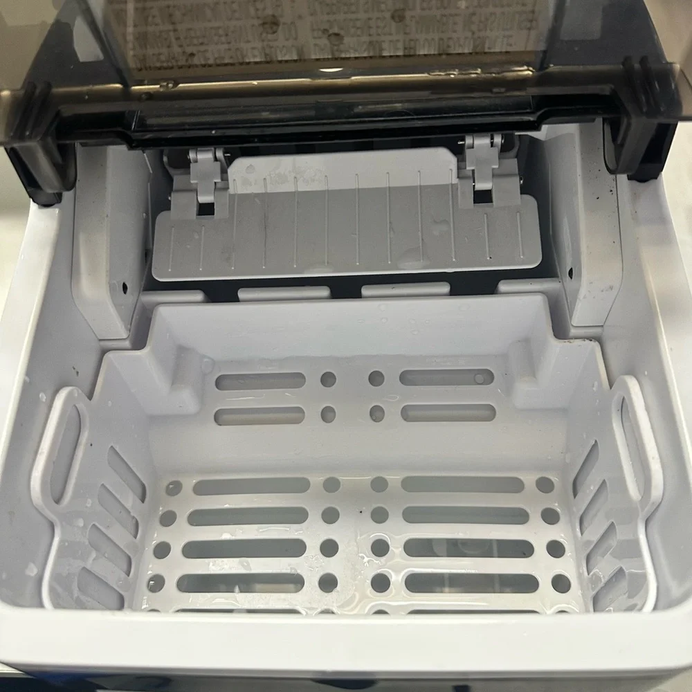 Countertop Ice Maker with LED Display - Picture 2 of 4